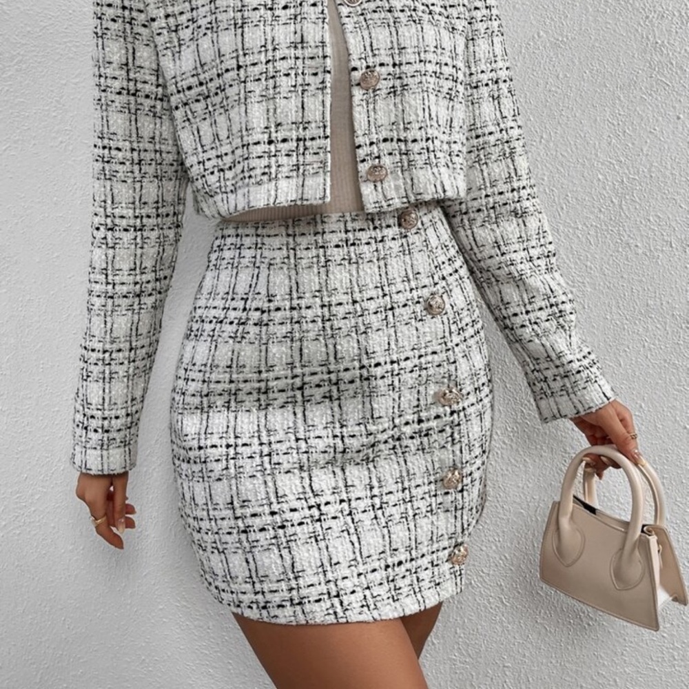 Chic Tweed Button-Down Skirt